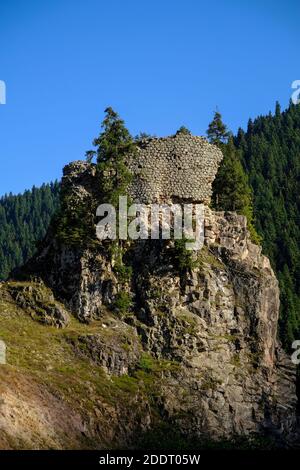 Überreste eines historischen Gebäudes im Dorf maden (Bazgiret) Der Provinz Artvin Stockfoto