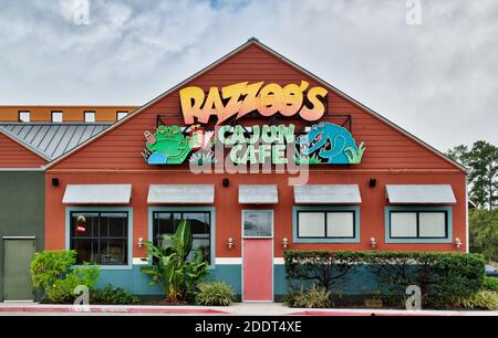 Houston, Texas USA 11-20-2020: Razzoo's Cajun Cafe Exterior in Houston, TX. Meeresfrüchte-Restaurantkette im südlichen Stil dominiert in Texas. Stockfoto