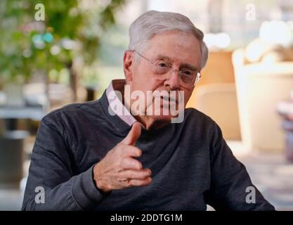 26. November 2020, Wichita, Kansas, USA - Interview mit CHARLES KOCH, dem Vorsitzenden und CEO von Koch Industries, dem zweitgrößten Privatunternehmen in den USA (Foto: © Axios auf HBO/ZUMA Wire) Stockfoto