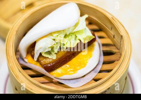Gedämpftes Schweinebudel in einem lokalen chinesischen Restaurant in Makati City, Philippinen Stockfoto