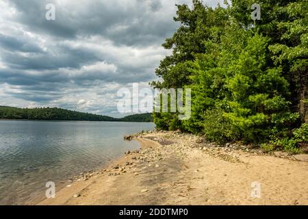 Das Quabbin Reservoir, früher vier Städte, die von der Commonwealth of Massachusetts genommen wurden, um eine Wasserversorgung für Ost-Massachusetts Stockfoto