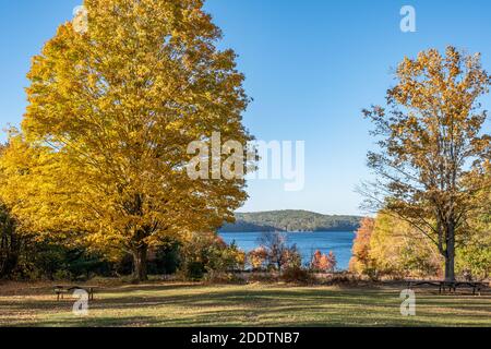 Das Quabbin Reservoir, früher vier Städte, die von der Commonwealth of Massachusetts genommen wurden, um eine Wasserversorgung für Ost-Massachusetts Stockfoto