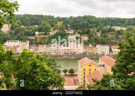 Vieux-Lyon, bunte Häuser im Zentrum, am Fluss Saone Stockfoto