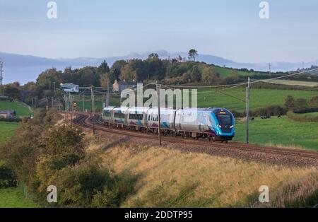 Erster TransPennine Express CAF Klasse 397 Elektrozug 397012 an Die Hauptlinie der Westküste in Cumbria Stockfoto