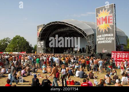 NME-Bühne beim Virgin V Festival 2003, Hylands Park, Chelmsford, Essex, Großbritannien. Stockfoto