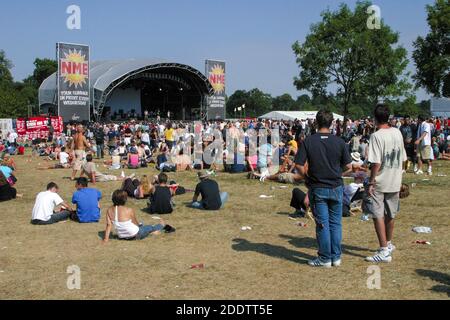 NME-Bühne beim Virgin V Festival 2003, Hylands Park, Chelmsford, Essex, Großbritannien. Stockfoto