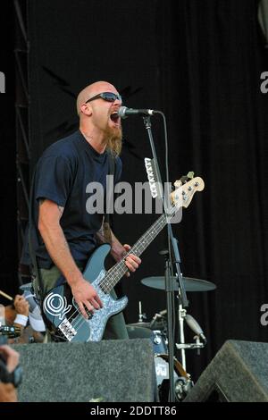 Queens of the Stone Age beim Virgin V Festival V2003, Hylands Park, Chelmsford, Essex, Großbritannien. Stockfoto