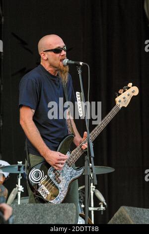 Queens of the Stone Age beim Virgin V Festival V2003, Hylands Park, Chelmsford, Essex, Großbritannien. Stockfoto