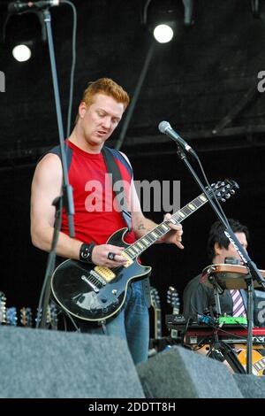 Queens of the Stone Age beim Virgin V Festival V2003, Hylands Park, Chelmsford, Essex, Großbritannien. Stockfoto