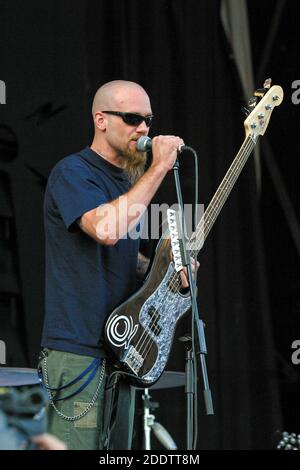 Queens of the Stone Age beim Virgin V Festival V2003, Hylands Park, Chelmsford, Essex, Großbritannien. Stockfoto