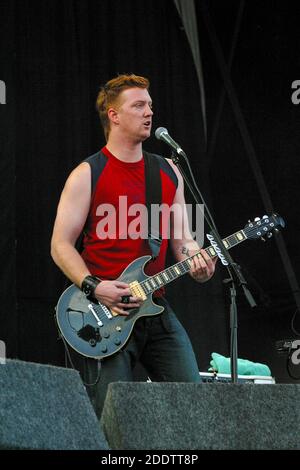 Queens of the Stone Age beim Virgin V Festival V2003, Hylands Park, Chelmsford, Essex, Großbritannien. Stockfoto