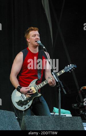 Queens of the Stone Age beim Virgin V Festival V2003, Hylands Park, Chelmsford, Essex, Großbritannien. Stockfoto