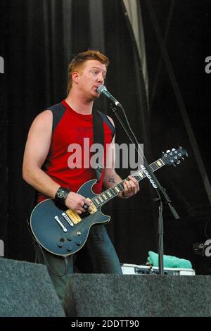 Queens of the Stone Age beim Virgin V Festival V2003, Hylands Park, Chelmsford, Essex, Großbritannien. Stockfoto