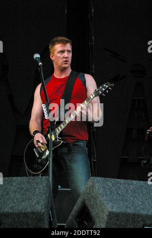 Queens of the Stone Age beim Virgin V Festival V2003, Hylands Park, Chelmsford, Essex, Großbritannien. Stockfoto