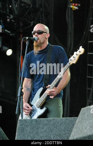 Queens of the Stone Age beim Virgin V Festival V2003, Hylands Park, Chelmsford, Essex, Großbritannien. Stockfoto