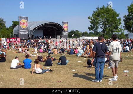 NME-Bühne beim Virgin V Festival 2003, Hylands Park, Chelmsford, Essex, Großbritannien. Stockfoto