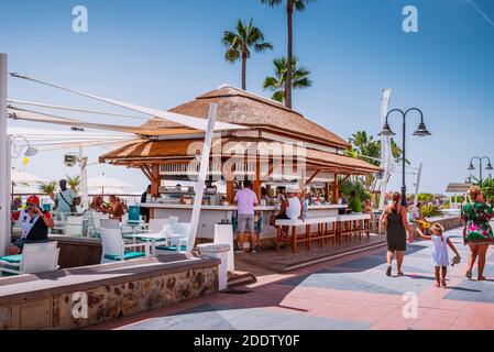 Lokale Café-Bar - Chiringuito - auf dem Paseo Maritimo. La Carihuela, Torremolinos, Málaga, Costa de Sol, Andalusien, Spanien, Europa Stockfoto