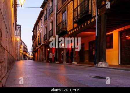 Calle Mayor - Hauptstraße. Burgo de Osma, Soria, Castilla y León, Spanien, Europa Stockfoto