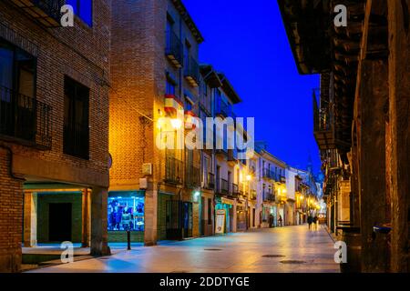 Calle Mayor - Hauptstraße. Burgo de Osma, Soria, Castilla y León, Spanien, Europa Stockfoto