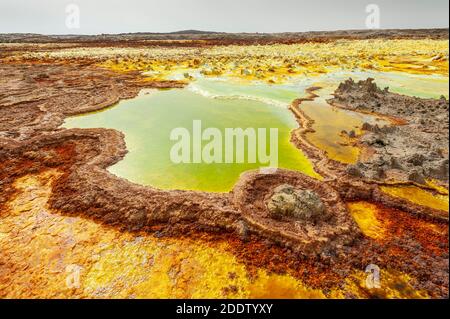 Dallol Schwefel oder Schwefel Quellen und Pools und Felsformationen in der Danakil-Depression in Afar, Äthiopien Stockfoto