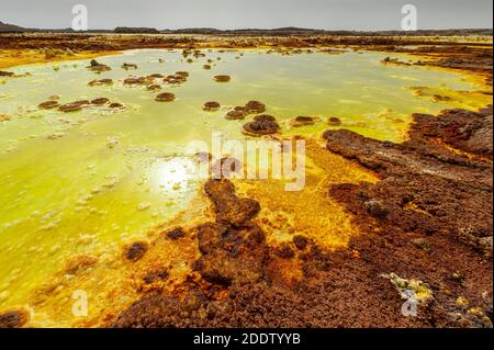 Dallol Schwefel oder Schwefel Quellen und Pools und Felsformationen in der Danakil-Depression in Afar, Äthiopien Stockfoto