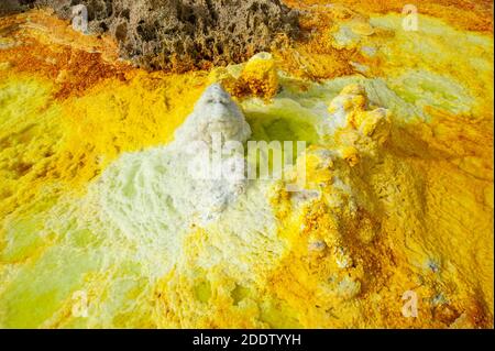 Dallol Schwefel oder Schwefel Quellen und Pools und Felsformationen in der Danakil-Depression in Afar, Äthiopien Stockfoto