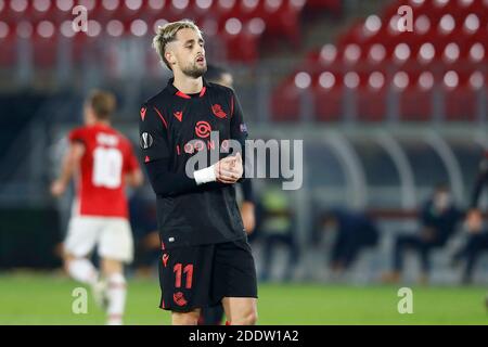 Alkmaar, Niederlande. November 2020. ALKMAAR, AFAS Stadium 26-11-2020, Saison 2020/2021, Europa League Spiel zwischen AZ und Real Sociedad. Adnan Januzaj Kredit: Pro Shots/Alamy Live Nachrichten Stockfoto