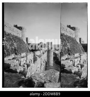 Krak de Chevaliers (Kala't el-husn). Die äußere und die innere Wand Stockfoto