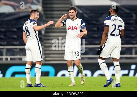 LONDON, ENGLAND. 26. NOVEMBER Tottenham Mittelfeldspieler Harry Winks feiert sein Tor für 3-0 während des UEFA Europa League Gruppe J Spiel zwischen Tottenham Hotspur und PFC Ludogorets Razgrad im Tottenham Hotspur Stadium, London am Donnerstag, 26. November 2020. (Kredit: Jon Bromley, Mi News) Kredit: MI Nachrichten & Sport /Alamy Live Nachrichten Stockfoto