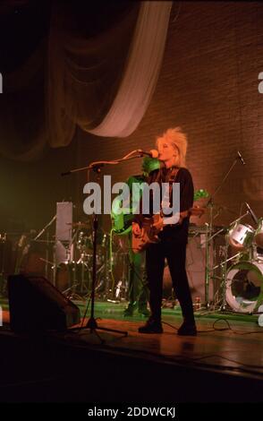 Brix Smith von der Indie-Band The Fall im Woughton Center, Milton Keynes, 6. Oktober 1984. Stockfoto