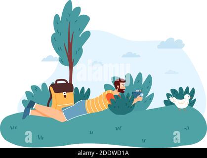 Mann Fotograf liegt in Büschen und Foto von Vogel. Männlicher Charakter hält Kamera und macht Bild Stock Vektor