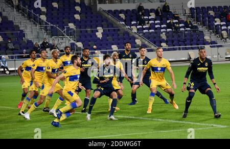 Tel Aviv, Israel. November 2020. Maccabi Tel AIV (gelb) spielt Villarreal CF (blau) in der UEFA Europa League Gruppe 1 Spiel im Bloomfield Stadium in Tel Aviv, Israel, am Donnerstag, 26. November 2020. Foto von Debbie Hill/UPI Kredit: UPI/Alamy Live Nachrichten Stockfoto