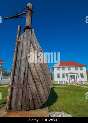 Ruder und Deichsel des M. Drake, Great Lakes Shipwreck Museum, Whitefish Point Light Station, Paradise, Michigan. Stockfoto