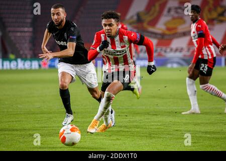EINDHOVEN, NIEDERLANDE - NOVEMBER 26: Donyell Malen vom PSV während des UEFA Europa League-Spiels zwischen PSV und PAOK im Philips Stadion am 26. november, Stockfoto