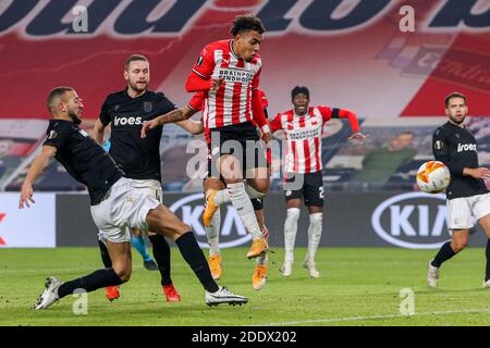 EINDHOVEN, NIEDERLANDE - 26. NOVEMBER: Donyell Malen vom PSV schießt Tor / Tor (3:2) während des UEFA Europa League Spiels zwischen PSV und PAOK Stockfoto