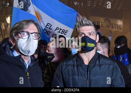 NEAPEL, ITALIEN - NOVEMBER 26: Denkmal des Respekts für Diego Maradona vor dem UEFA Europa League Spiel zwischen Neapel und Rijeka im San Paolo Stadion Stockfoto