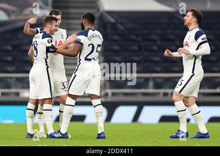 LONDON, ENGLAND. 26. NOVEMBER Tottenham Mittelfeldspieler Harry Winks feiert sein Tor beim UEFA Europa League Group J Spiel zwischen Tottenham Hotspur und PFC Ludogorets Razgrad im Tottenham Hotspur Stadium, London am Donnerstag, 26. November 2020. (Kredit: Jon Bromley, Mi News) Kredit: MI Nachrichten & Sport /Alamy Live Nachrichten Stockfoto