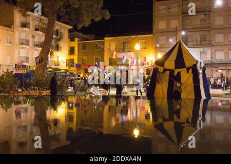 Einmal im Jahr hat Orihuela in Alicante, Spanien einen mittelalterlichen Markt geworfen im Februar. Viele Stände verkaufen handgemachte Schmuckstücke und Essen in der alten Art und Weise. Stockfoto