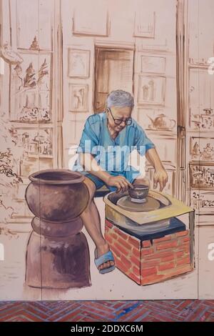 Ein Wandgemälde in der Ong Ang Walking Street entlang Klong Ong und in der Chinatown / Phahurat Gegend von Bangkok, Thailand, zeigt einen Töpfer vergangener Zeiten Stockfoto