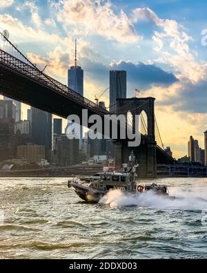 Brooklyn Bridge, die Brooklyn und Manhattan verbindet. New York, USA. Stockfoto