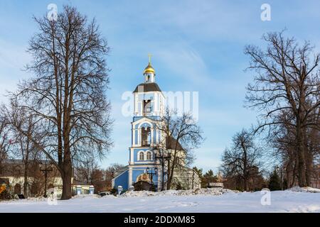 Kirche der Ikone der Mutter Gottes lebenspendende Quelle in Zarizyno Moskau 08. Februar 2019. Tsaritsyno Museum-Reserve mit Architektur und ein P Stockfoto