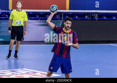 Barcelona, Spanien. November 2020. Raul Entrerrios vom FC Barcelona beim Handballspiel VELUX EHF Champions League zwischen FC Barcelona und THW Kiel am 26. November 2020 im Palau Blaugrana in Barcelona, Spanien - Foto Javier Borrego / Spanien DPPI / DPPI / LM Credit: Paola Benini/Alamy Live News Stockfoto
