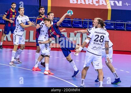 Barcelona, Spanien. November 2020. Jure Dolenec vom FC Barcelona beim Handballspiel VELUX EHF Champions League zwischen FC Barcelona und THW Kiel am 26. November 2020 im Palau Blaugrana in Barcelona, Spanien - Foto Javier Borrego / Spanien DPPI / DPPI / LM Quelle: Paola Benini/Alamy Live News Stockfoto
