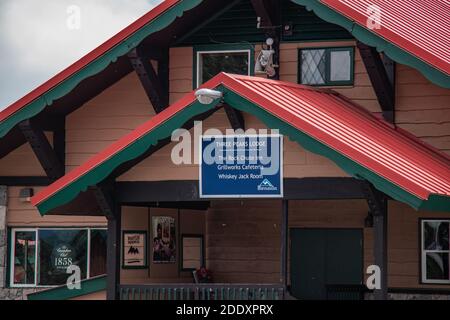 North Vancouver, Kanada - Juli 6,2020: Blick auf die Three Peaks Lodge am Seymour Mountain während der Sommersaison Stockfoto