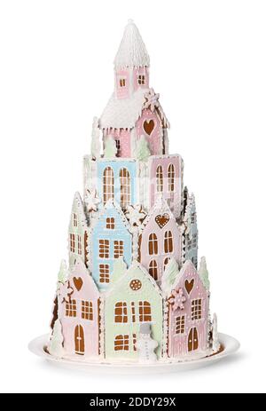 Feenprinzessin Winterschloss aus Lebkuchengebäck mit dekorativer Weihnachtszucker-Vereisung, isoliert auf weißem Hintergrund Stockfoto