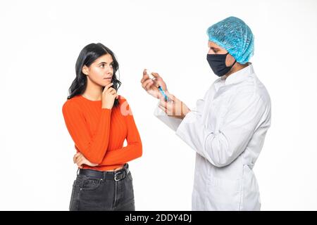 Arzt ist die Impfung von Grippe-Patienten, um die Ausbreitung zu verhindern Der Krankheit und der Epidemie Stockfoto