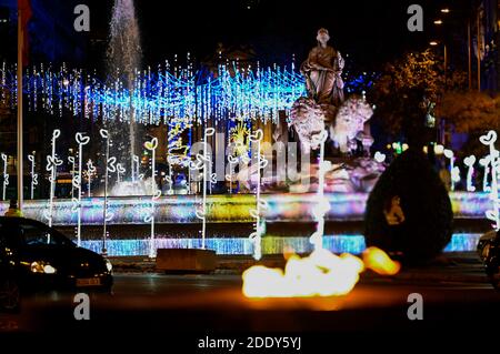 Madrid, Spanien. November 2020. Einschalten der traditionellen Weihafterts-Beleuchtung im Stadtzentrum. Madrid 11/26/2020 Quelle: dpa/Alamy Live News Stockfoto