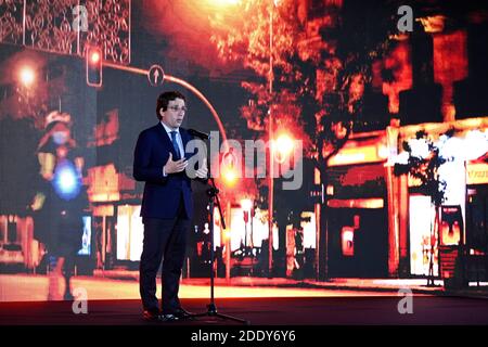 Jose Luis Martinez-Almeida (Bürgermeister von Madrid) beim Einschalten der traditionellen Weihafterts-Beleuchtung im Stadtzentrum. Madrid 11/26/2020 – weltweite Nutzung Stockfoto