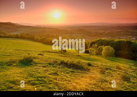 Sonnenuntergang über Washington Village, South Downs National Park, West Sussex, England Stockfoto