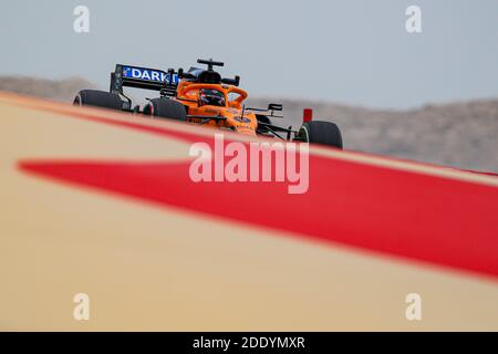 Sakhir, Bahrain. November 2020. 55 SAINZ Carlos (Spa), McLaren Renault F1 MCL35, Aktion während des Formel 1 Gulf Air Bahrain Grand Prix 2020, vom 27. Bis 29. November 2020 auf dem Bahrain International Circuit, in Sakhir, Bahrain - Foto Florent Gooden / DPPI / LM Credit: Gruppo Editoriale LiveMedia/Alamy Live News Stockfoto